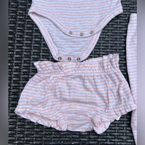 Baby gap first favorites 3-6 set - Picture 3 of 10